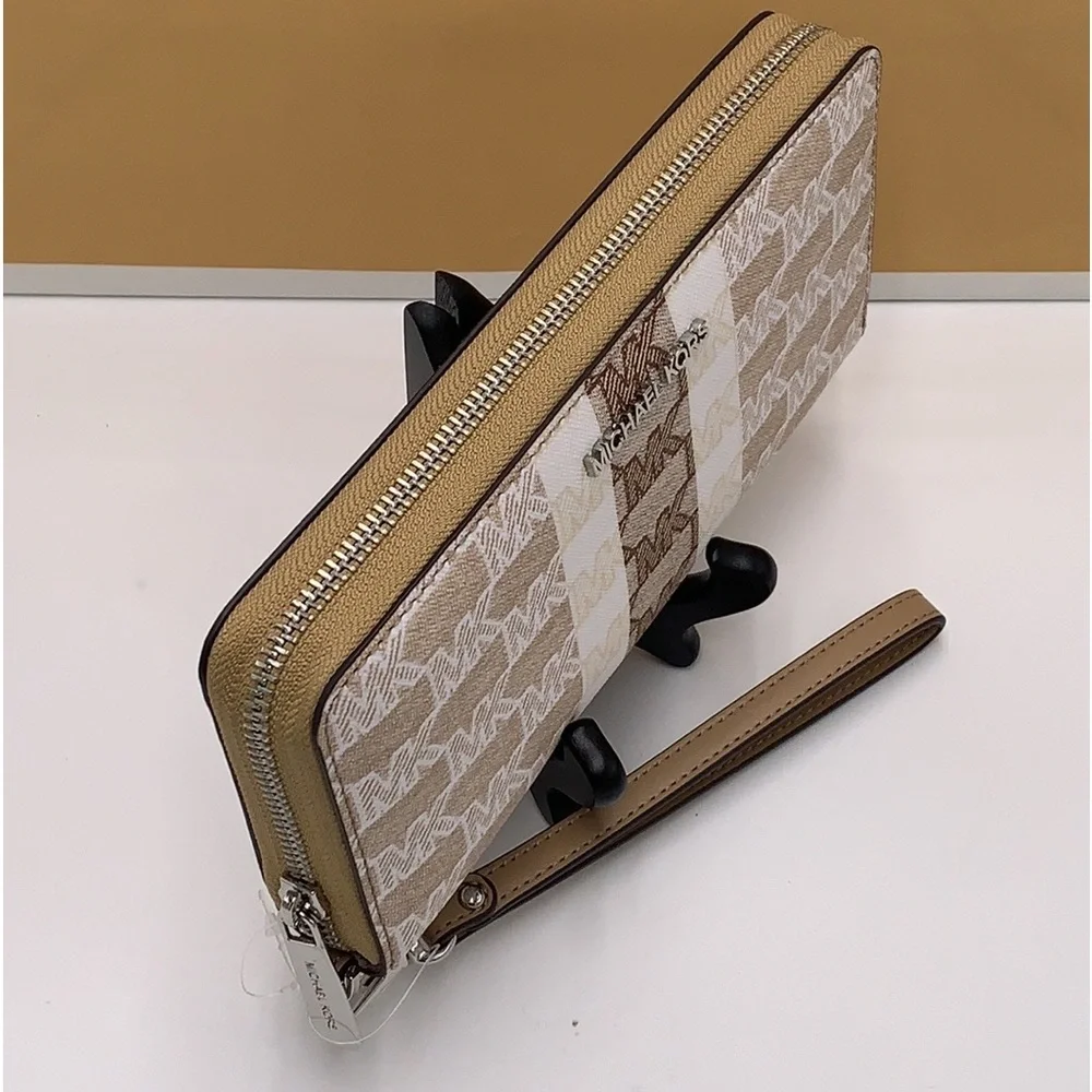 MICHAEL KORS LARGE TRAVEL CONTINENTAL WRISTLET WALLET CAMEL COLOR